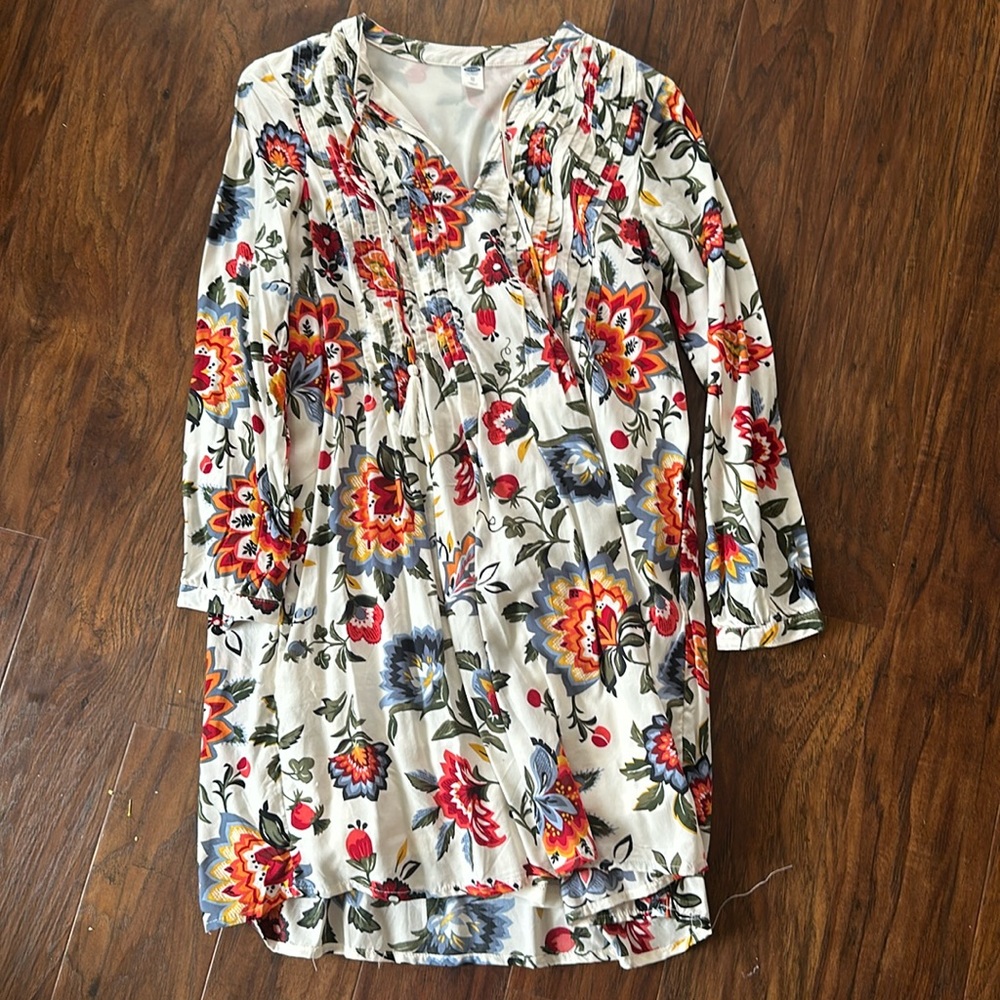 White floral Old Navy dress. Size xsmall